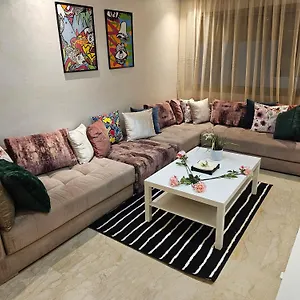 Luxury Living 3 Bedroom With Beautiful Balcony Space, شقة